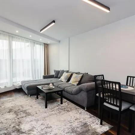 Georgi's 1 Bedroom Quiet With Garage *