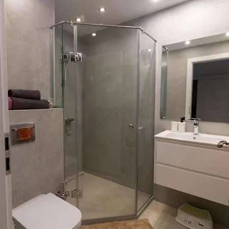 Georgi's 1 Bedroom Quiet With Garage Apartment Sofia