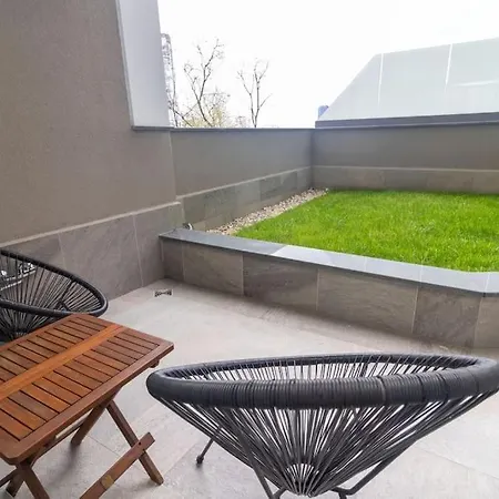 Apartment Georgi's 1 Bedroom Quiet With Garage *