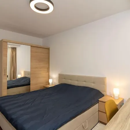Georgi's 1 Bedroom Quiet With Garage Apartment *