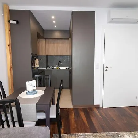 Апартаменты Georgi's 1 Bedroom Quiet With Garage *